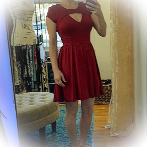 Beautiful Red Keyhole Guess Mini Dress Cap Sleeves - Picture 5 of 14